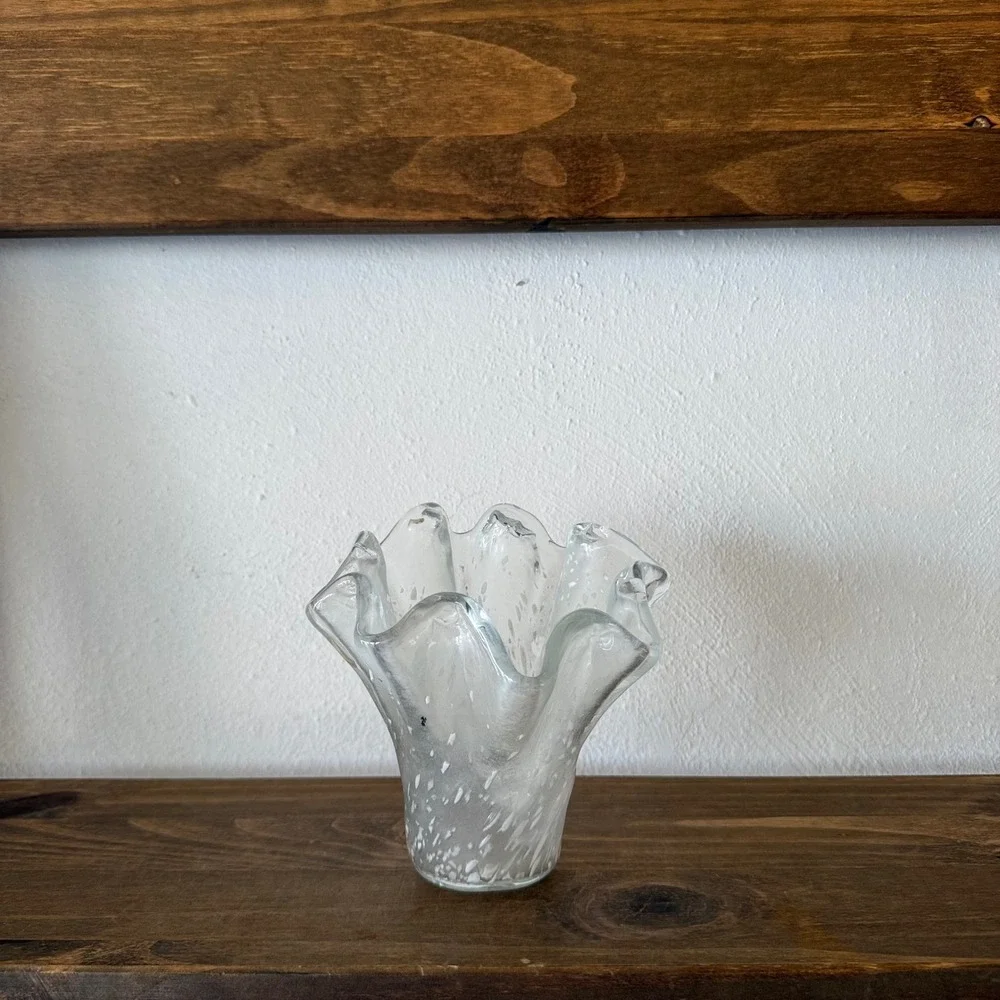 Gruppo T1 Italy Hand Blown Glass Handkerchief Vase White Speckled Ruffle